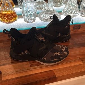 Men's Nike LeBron solider 12 EP Black Hazel Rush size 11.5